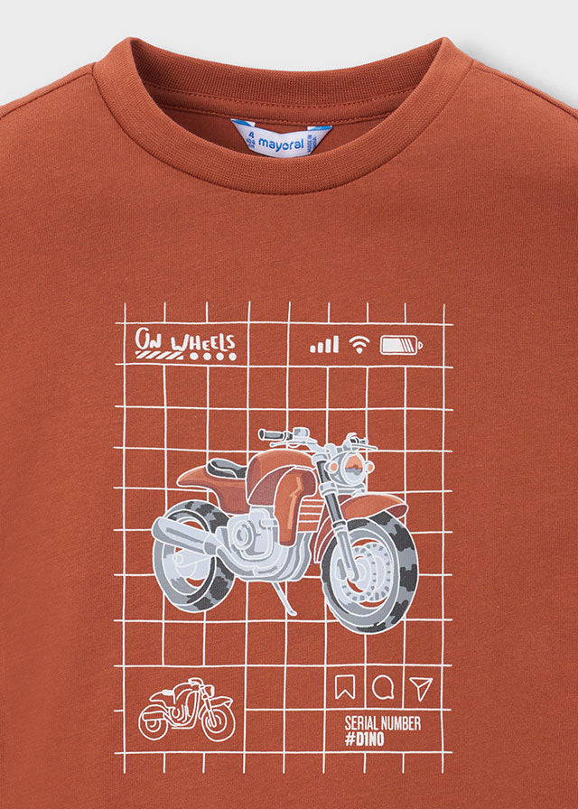 Camiseta manga larga posicionado niño, Mayoral, modelo 4011, en color Nata-motos